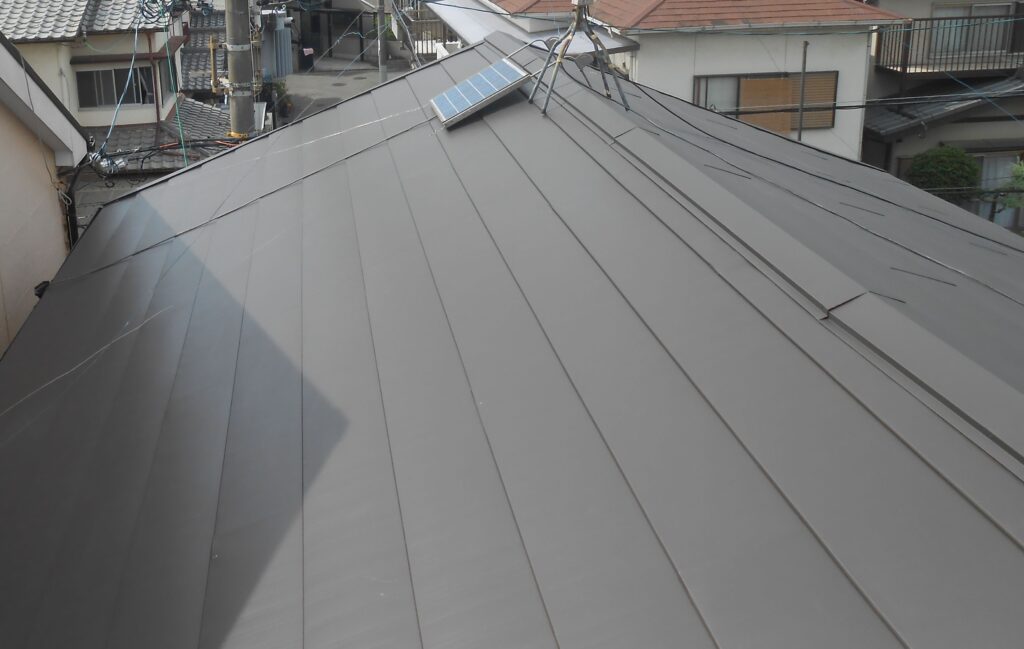 神戸市で屋根リフォームしました! ニチハの横暖ルーフで地震にも強い