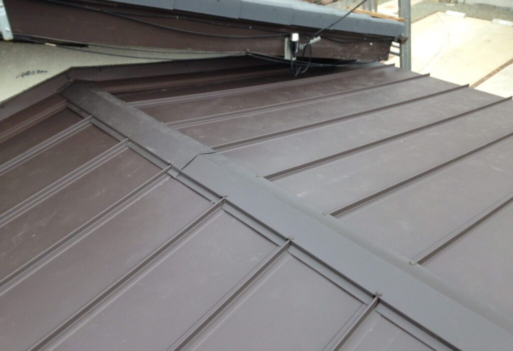 姫路市で屋根リフォームをしました！瓦棒からガルバリウム鋼鈑で立平葺き