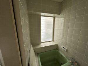 神戸市西区F様邸　施工前の浴室