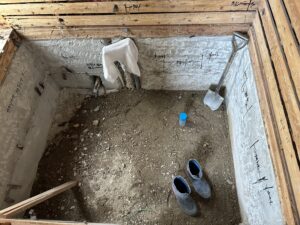 明石市T様邸　浴室の床を解体した後の土