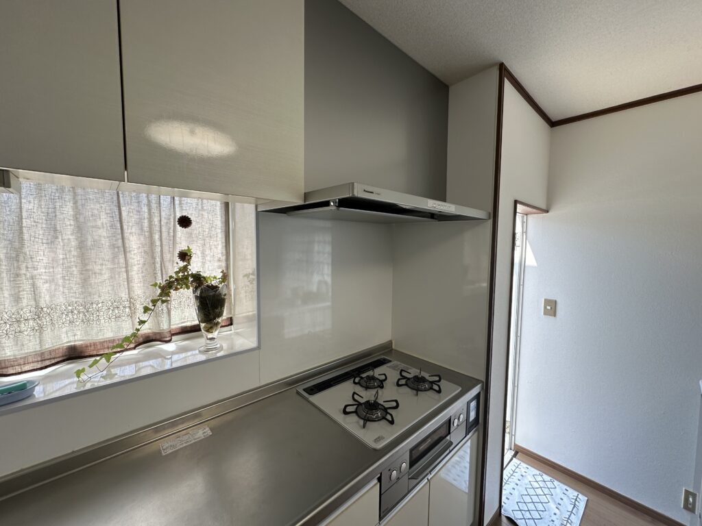 加古川市でコンロと換気扇のリフォーム　キッチンが新品のようになりました