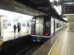 名古屋駅に到着する特急ミュースカイ