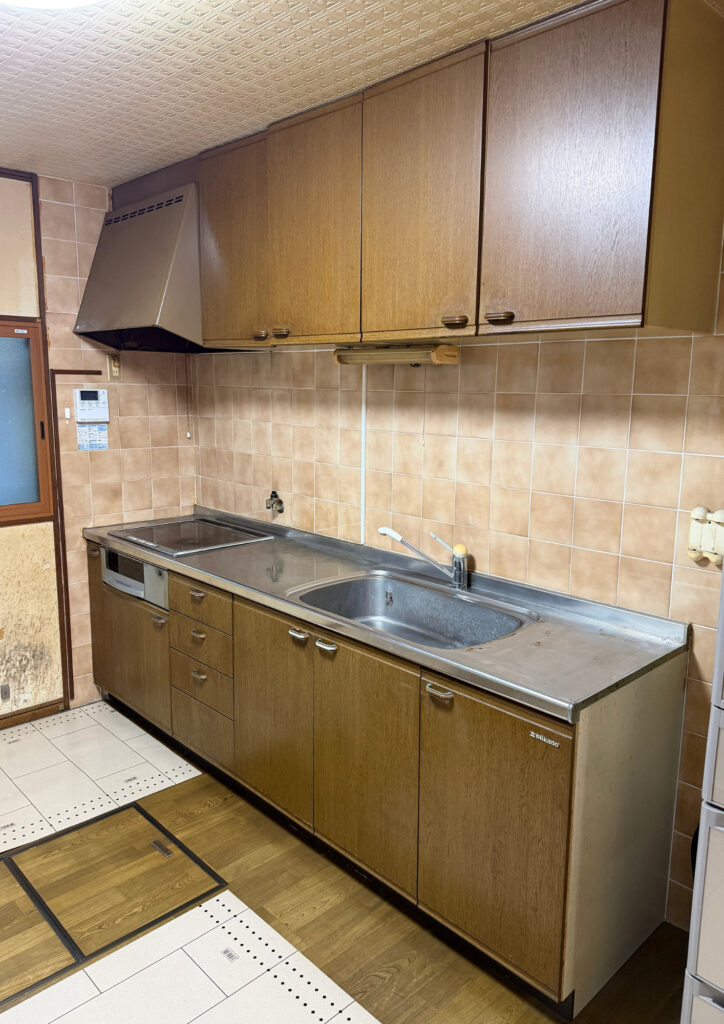 明石市キッチンリフォーム　断熱・防音施工でペットも安心快適に暮らせる空間に！