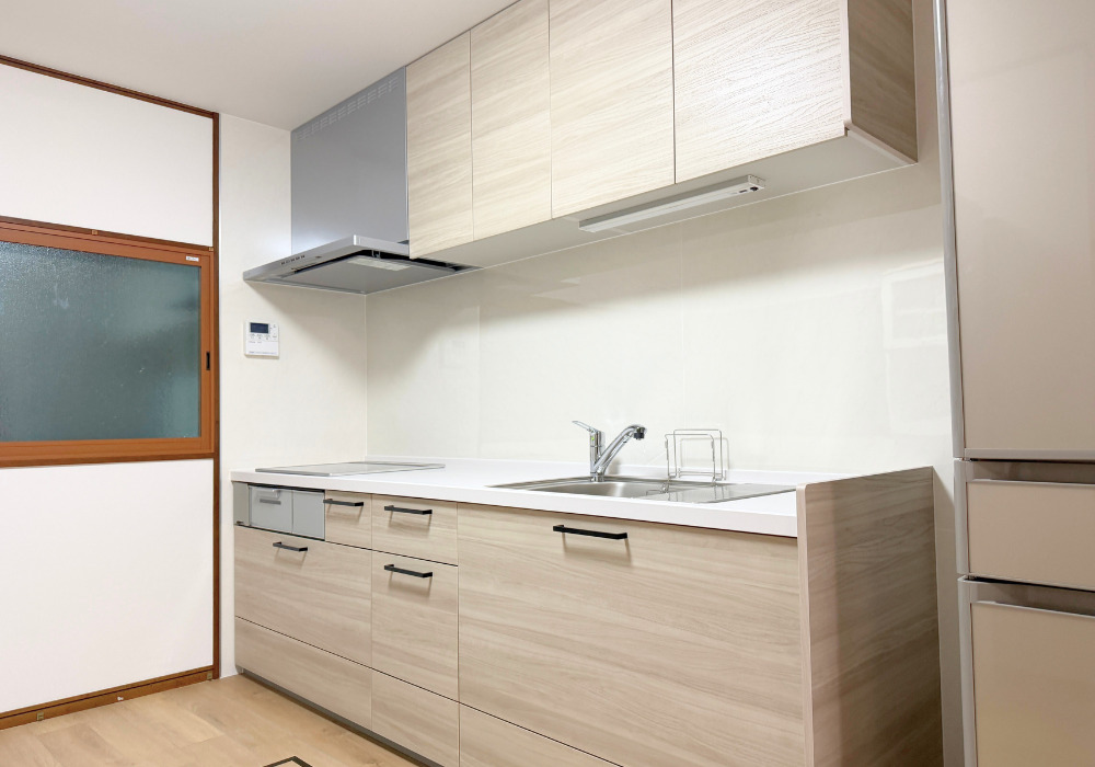 明石市キッチンリフォーム　断熱・防音施工でペットも安心快適に暮らせる空間に！