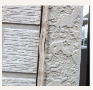 コーキングが割れている外壁