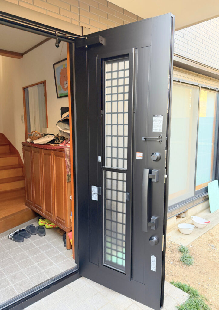 明石市リフォーム　T様邸　玄関ドア/リシェント　施工後