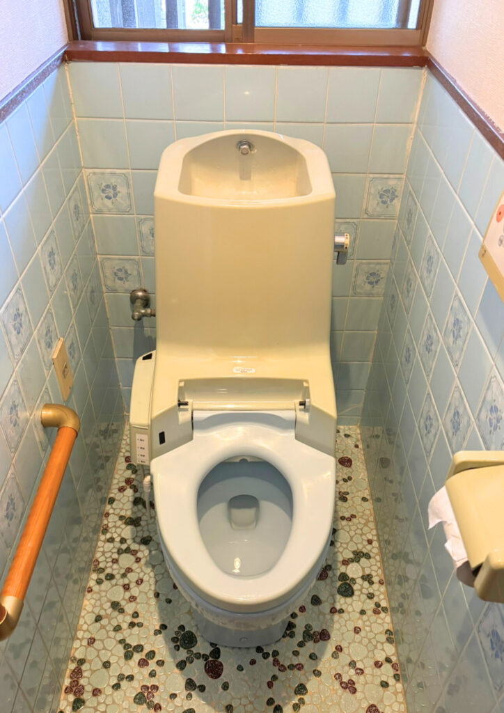 明石市　費用を抑えながらお手入れしやすいトイレにリフォーム