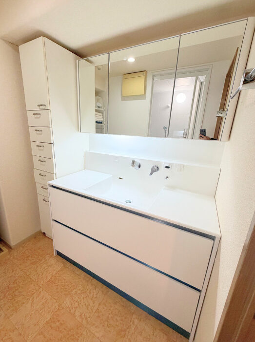 明石市のマンションで洗面台のリフォーム　広いスライド収納で使いやすくなりました　