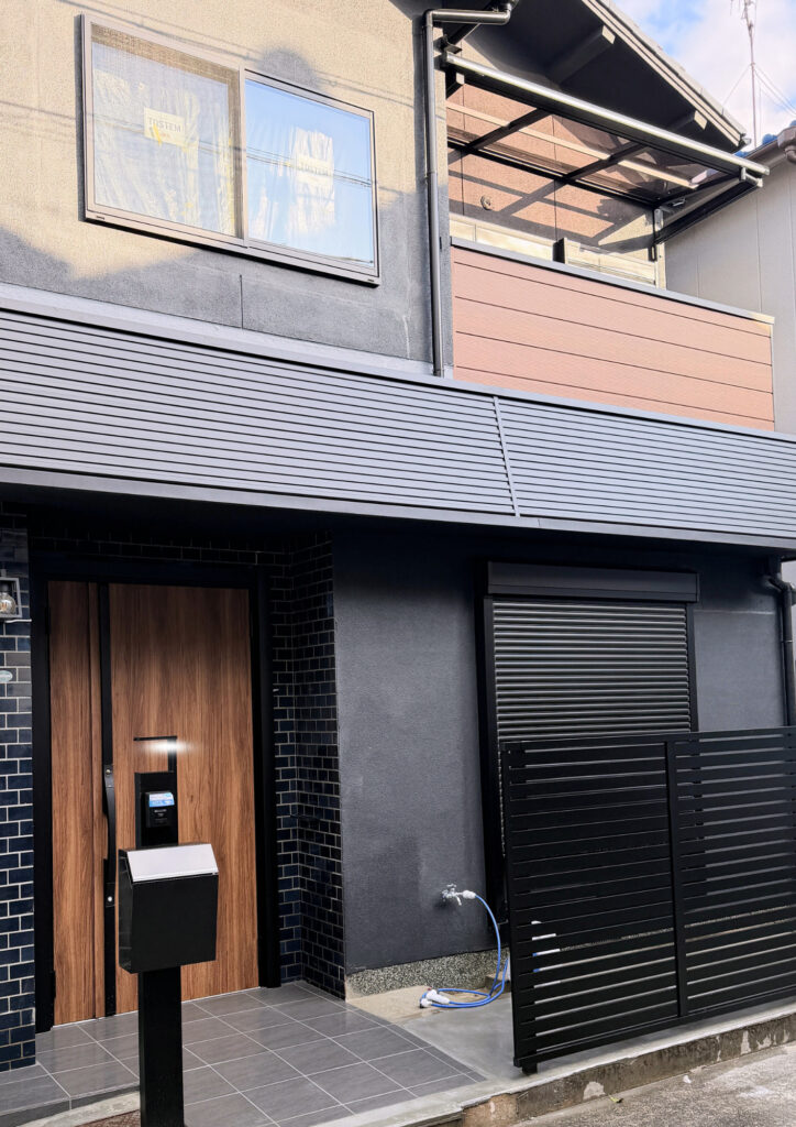 明石市で木目が映えるこだわりの外装/エクステリアリフォーム