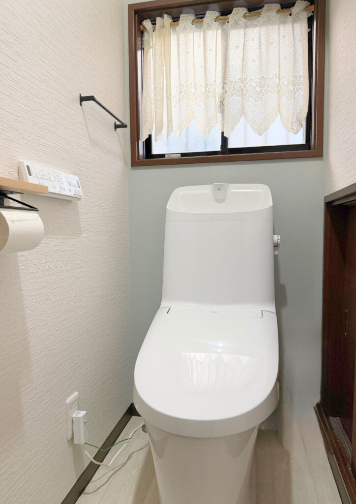 稲美町　トイレにもアクセントクロスがおすすめです　