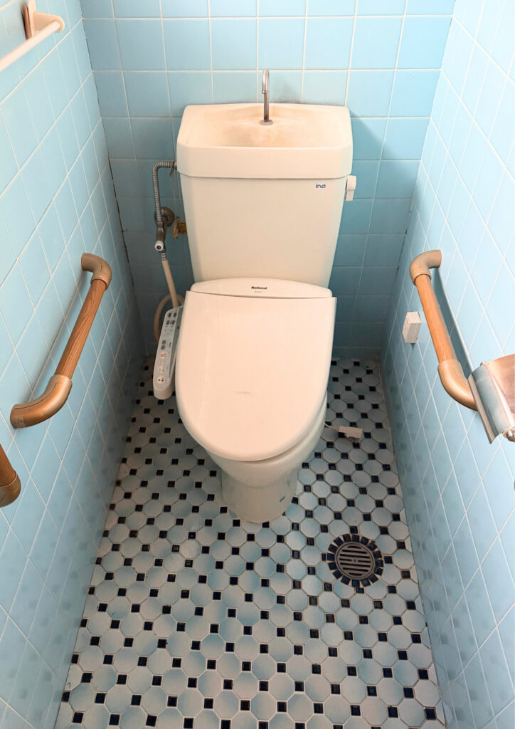 明石市 残せる所は残す、お手入れしやすい中古物件のトイレリフォーム