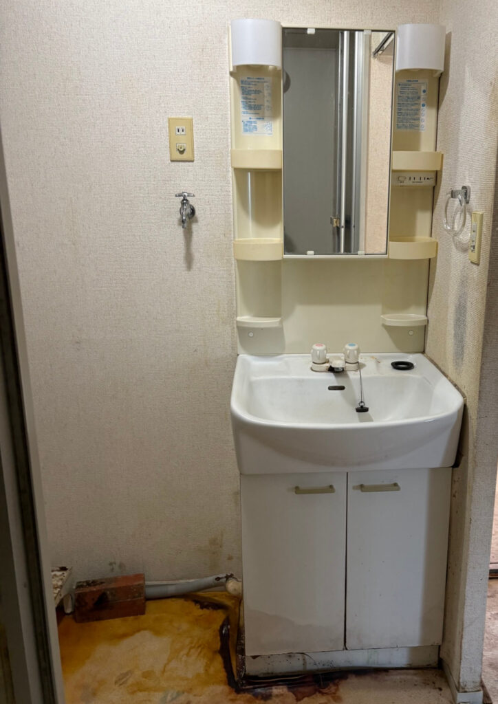 明石市　築37年のマンションの洗面が生まれ変わりました　