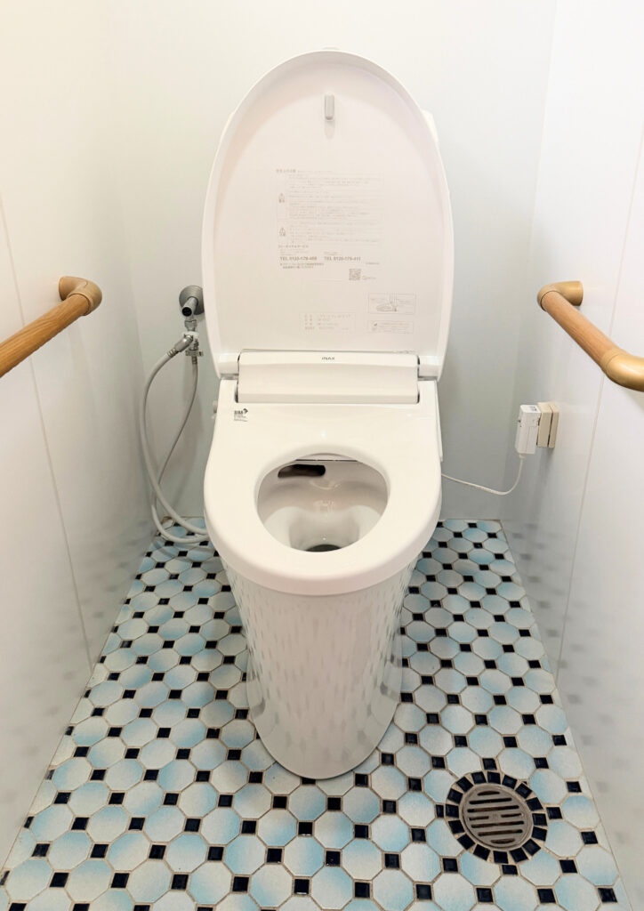 明石市 残せる所は残す、お手入れしやすい中古物件のトイレリフォーム