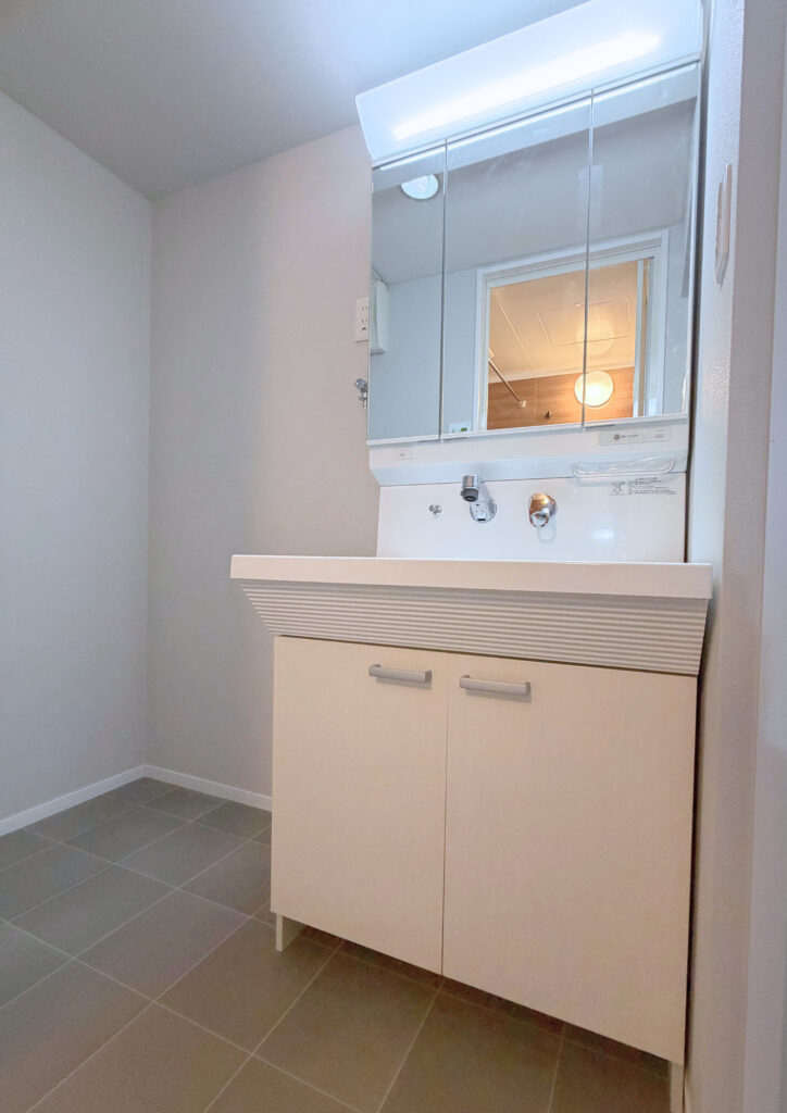 明石市　築37年のマンションの洗面が生まれ変わりました　