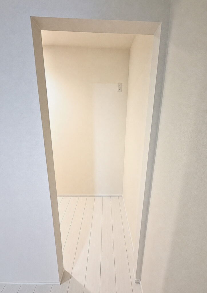 明石市　小工事もお任せ下さい！キッチンの壁開口でパントリーへの導線を改善！