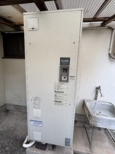 明石市A様邸 施工前の給湯器
