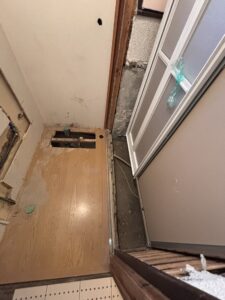 明石市A様邸 浴室ドアを取り付けた後の洗面所