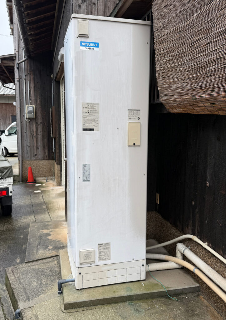 加古郡稲美町で追い炊きが使えるエコキュートを新設しました！
