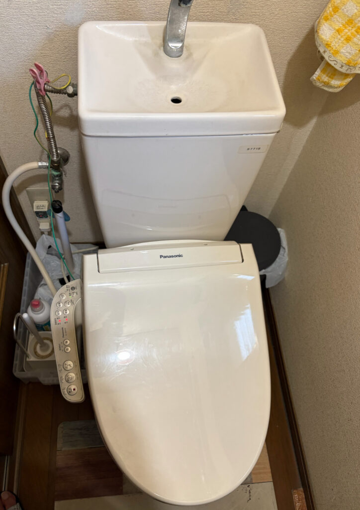 加古川市　安くて高機能のTOTOウォシュレット一体型トイレ